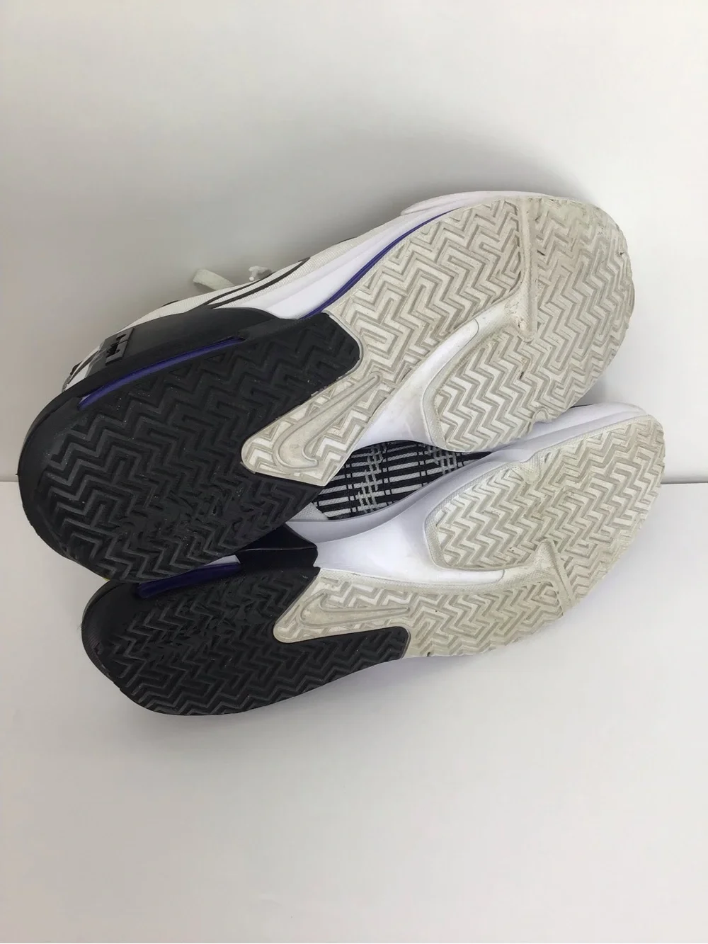 Nike Lebron Witness VI Basketball Sneakers White/Black/Perisan Violet Size 11